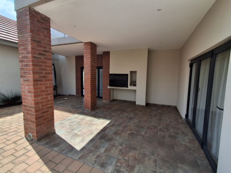 5 Bedroom Property for Sale in Wild Olive Estate Free State